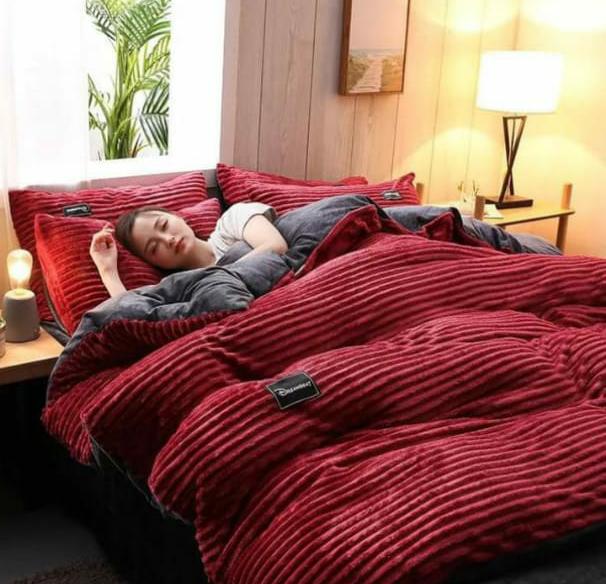 Velvet Duvet Set 6x7 – 1 Duvet + 1 Bedsheet + 2 Pillowcases (Weaverbird/Jibao) - Upgrade your bedroom with this luxurious Velvet Duvet Set (6x7) from Weaverbird/Jibao, designed to give you comfort.