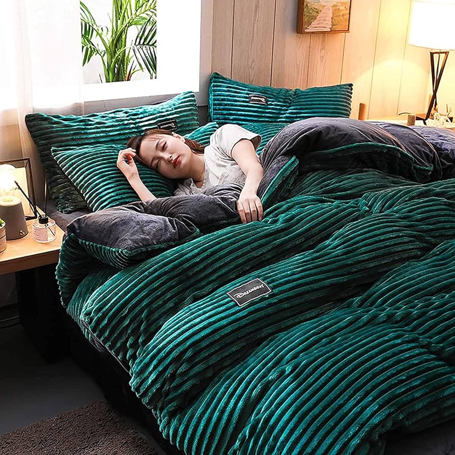 Velvet Duvet Set 6x7 – 1 Duvet + 1 Bedsheet + 2 Pillowcases (Weaverbird/Jibao) - Upgrade your bedroom with this luxurious Velvet Duvet Set (6x7) from Weaverbird/Jibao, designed to give you comfort.