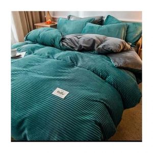 Velvet Duvet Set 6x7 – 1 Duvet + 1 Bedsheet + 2 Pillowcases (Weaverbird/Jibao) - Upgrade your bedroom with this luxurious Velvet Duvet Set (6x7) from Weaverbird/Jibao, designed to give you comfort.