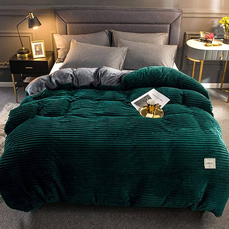 Velvet Duvet Set 6x7 – 1 Duvet + 1 Bedsheet + 2 Pillowcases (Weaverbird/Jibao) - Upgrade your bedroom with this luxurious Velvet Duvet Set (6x7) from Weaverbird/Jibao, designed to give you comfort.