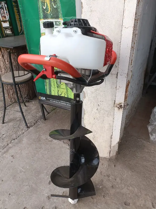 Earth Auger 2-Stroke 72cc – High-Power Petrol Hole Digger for Soil & Farming. The Earth Auger 2-Stroke 72cc Petrol Hole Digger is a high-power, heavy-duty machine designed for farmers, landscapers.