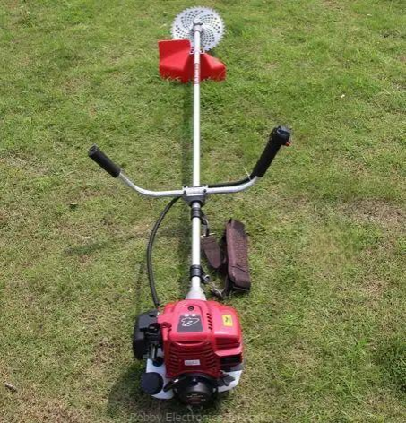 Premier PMBC-2 Brush Cutter – 2-Stroke Petrol-Powered Grass & Weed Trimmer. A high-performance 2-stroke petrol grass trimmer designed for farmers, landscapers, and gardeners who need a reliable tool.