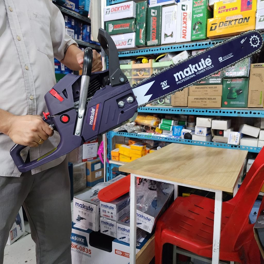 Sacco GC2301 Gasoline Chain Saw – 2600W Powerful Petrol Chainsaw. Engineered for professional forestry work and serious home users who demand power and precision.