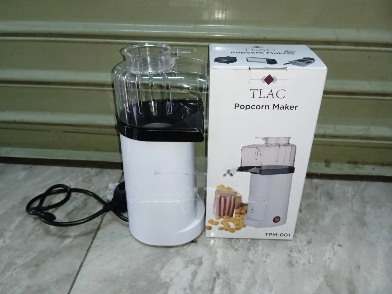 TLAC Electric Popcorn Maker – Hot Air Popcorn Popper for Healthy, Oil-Free Snacks | 1200W, Fast & Compact. Enjoy fresh, fluffy popcorn in minutes with the TLAC Electric Popcorn Maker. 1200W hot-air.