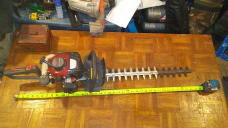 Premier Petrol Hedge Trimmer – Powerful 2-Stroke Garden Tool for Fast, Precise Trimming. Tackle overgrown hedges and shrubs with ease using the Premier Petrol Hedge Trimmer, a heavy-duty garden tool