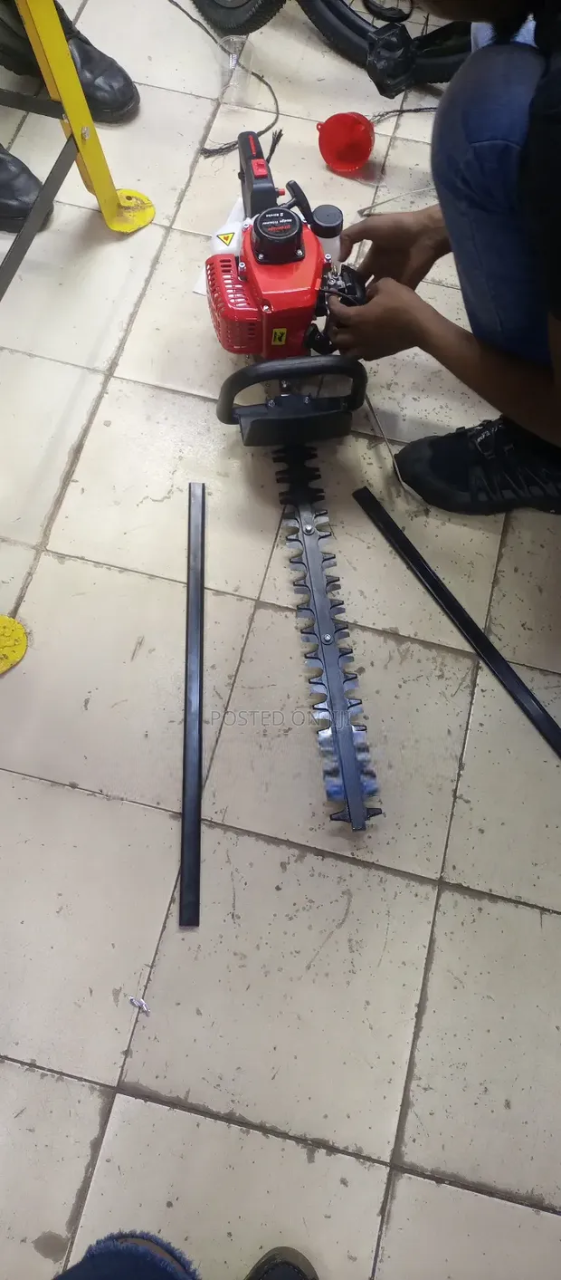 Premier Petrol Hedge Trimmer – Powerful 2-Stroke Garden Tool for Fast, Precise Trimming. Tackle overgrown hedges and shrubs with ease using the Premier Petrol Hedge Trimmer, a heavy-duty garden tool