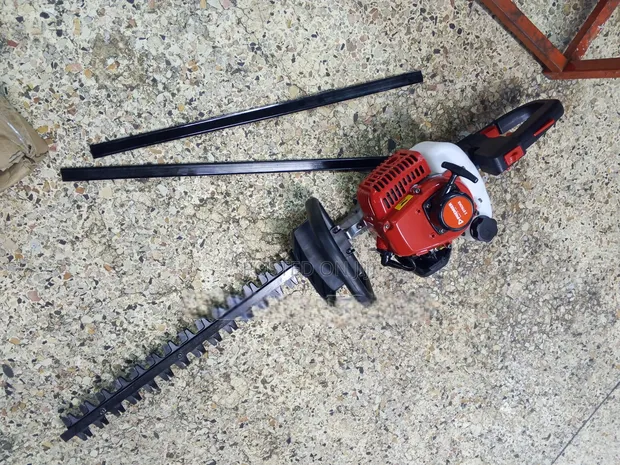 Premier Petrol Hedge Trimmer – Powerful 2-Stroke Garden Tool for Fast, Precise Trimming. Tackle overgrown hedges and shrubs with ease using the Premier Petrol Hedge Trimmer, a heavy-duty garden tool