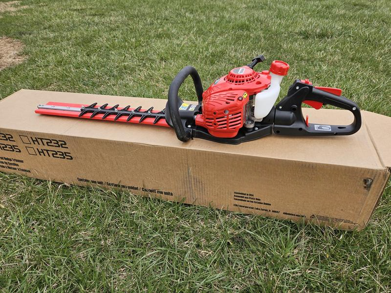 Premier Petrol Hedge Trimmer – Powerful 2-Stroke Garden Tool for Fast, Precise Trimming. Tackle overgrown hedges and shrubs with ease using the Premier Petrol Hedge Trimmer, a heavy-duty garden tool