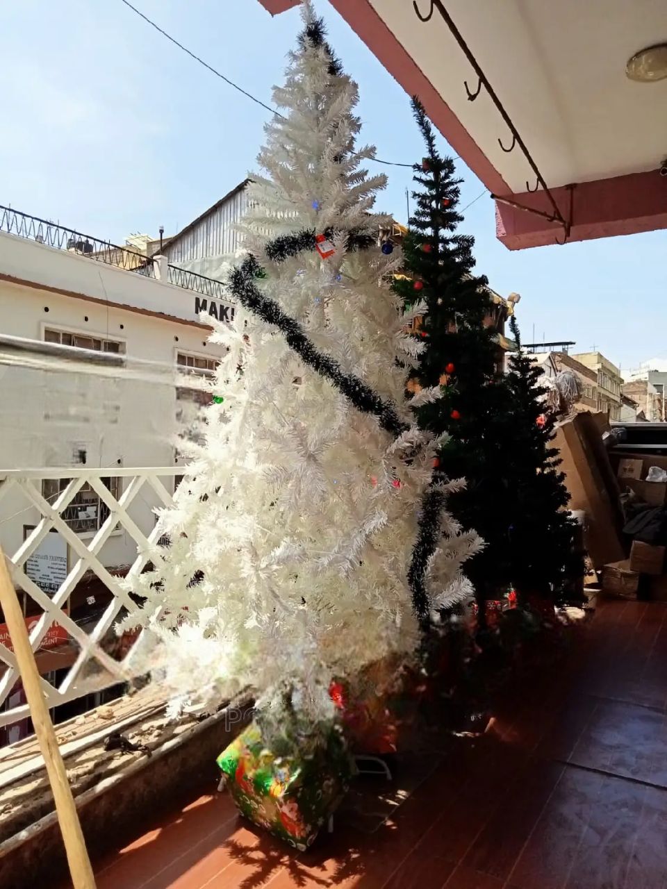 1.5M (5Ft) White Christmas Tree – Elegant Full Artificial Tree with Metal Stand | Premium PVC Snowy-White Branches. Designed to stand out as a beautiful centerpiece for holiday décor.