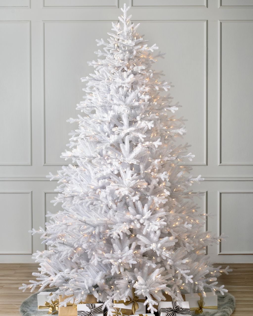 Premium 2.1m (7ft) Artificial Christmas Tree – Lush & Durable Holiday Decoration. Perfectly designed for homes, offices, hotels, and event spaces, this tree brings the joy and spirit of the holidays.
