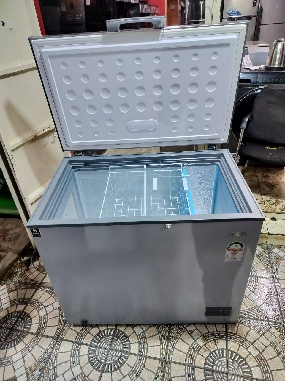 Von Chest Freezer 142 Litres – Energy-Efficient, Fast Cooling, Durable Home & Commercial Freezer. A  compact yet powerful deep freezer designed for efficient food storage at home.