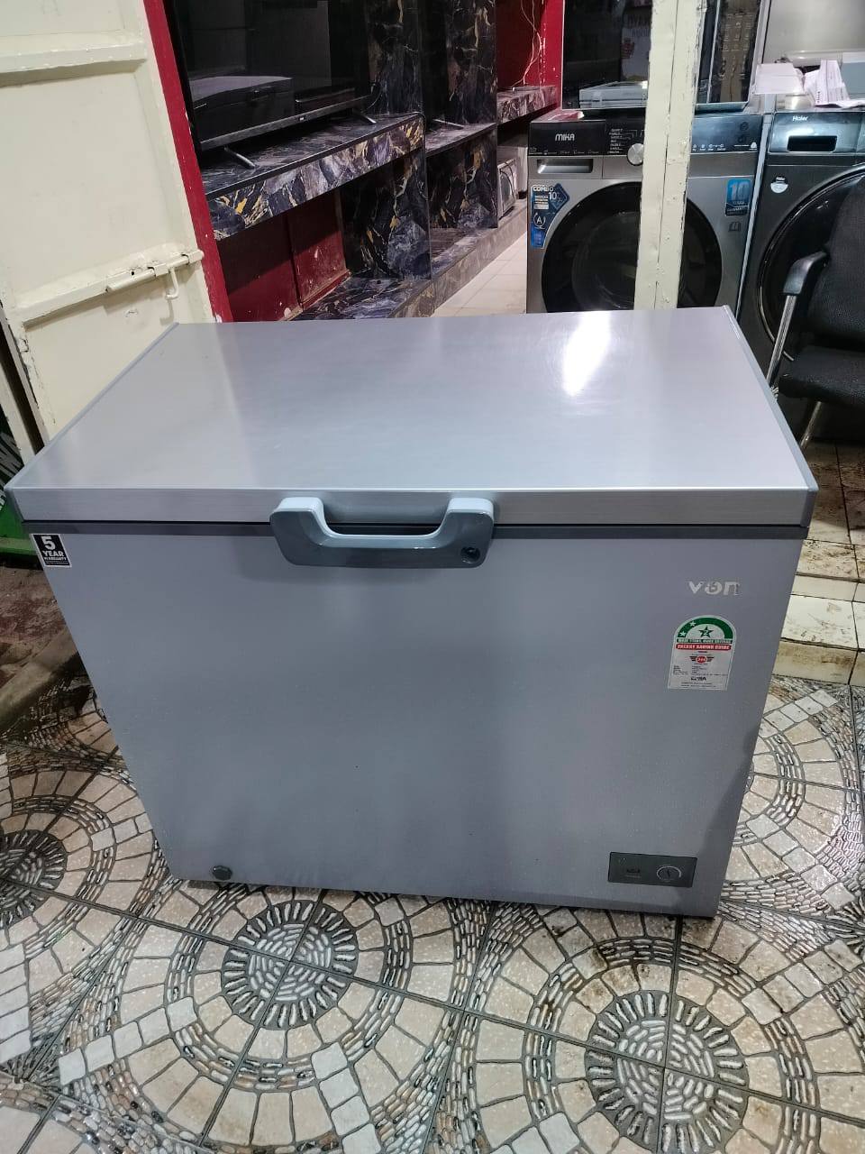 Von Chest Freezer 142 Litres – Energy-Efficient, Fast Cooling, Durable Home & Commercial Freezer. A  compact yet powerful deep freezer designed for efficient food storage at home.