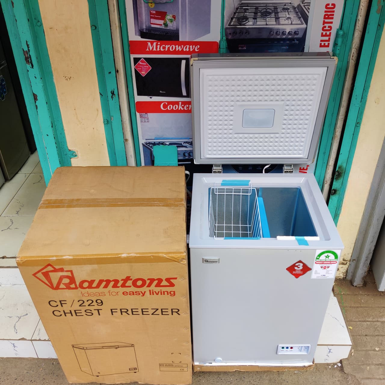Ramtons Chest Freezer 93L CF/229 – Compact, Energy Efficient Freezer for Home & Business. A compact, energy-efficient freezer ideal for homes, small businesses, restaurants, and convenience stores.