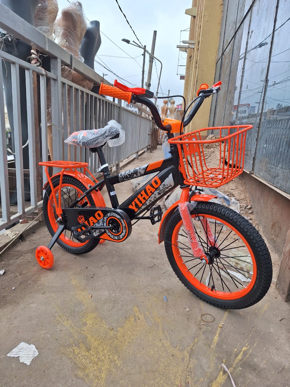 Kids Bicycle Size 16(Age4-8Years) – Strong Frame with Training Wheels for Boys & Girls Give your child the perfect riding experience