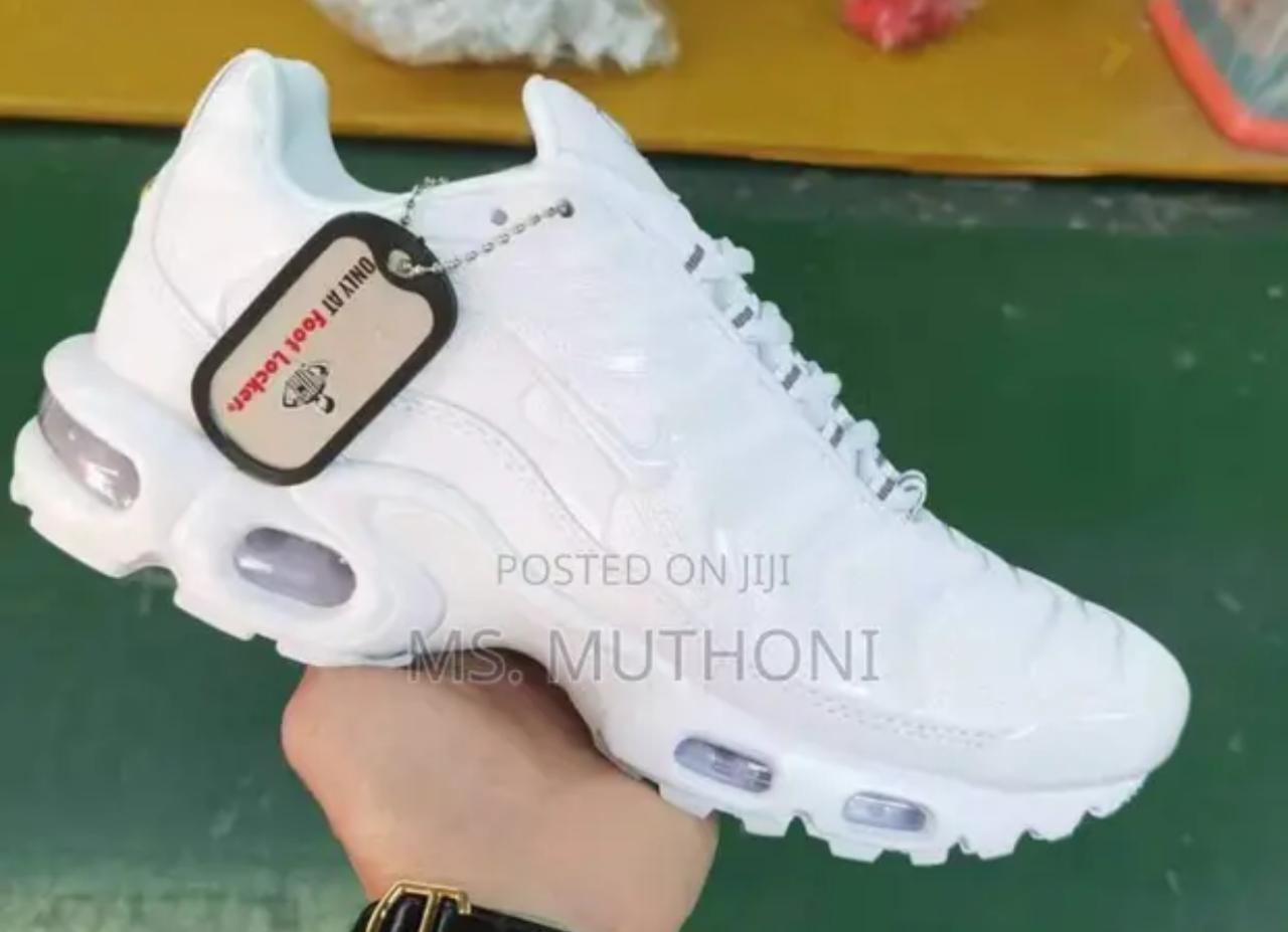 Black Friday TN Air Max Plus Triple Black/white Men's Shoes Sneakers