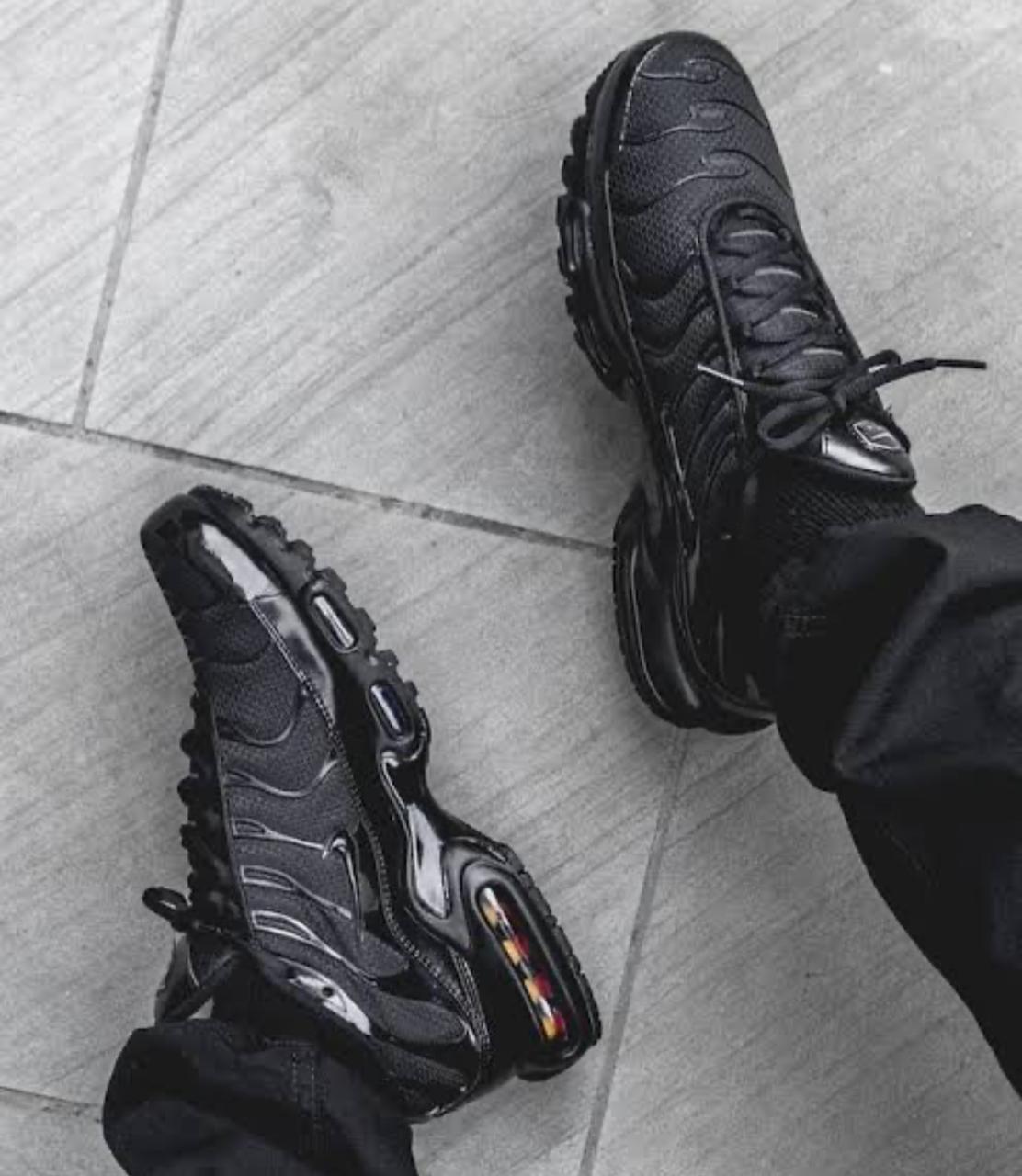 Black Friday TN Air Max Plus Triple Black/white Men's Shoes Sneakers