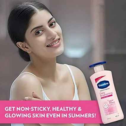 Vaseline Daily Brightening Body Lotion 600 ml – Fast-Absorbing Hydration with Vitamin B3, Triple Sunscreen & Vaseline Jelly – Evens Tone, Restores Radiance & Repairs Dry Skin