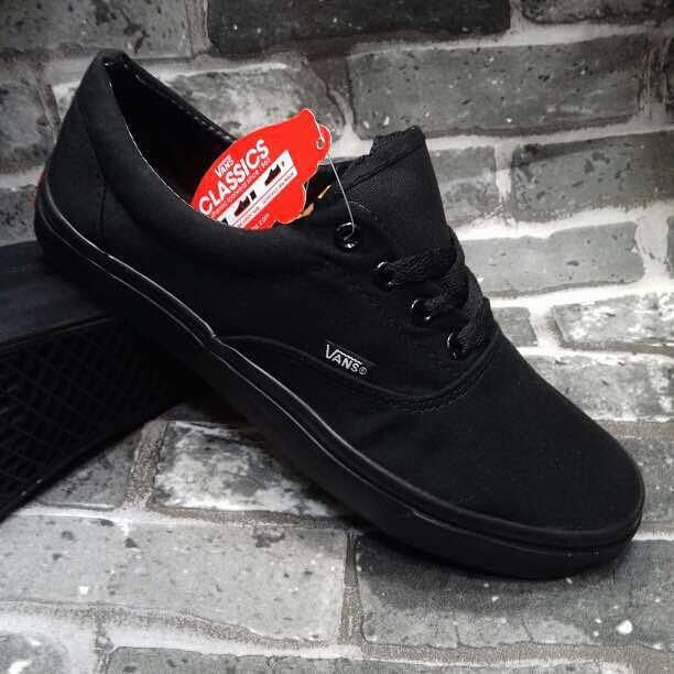 Vans Classic Lace-Up Mens Shoes