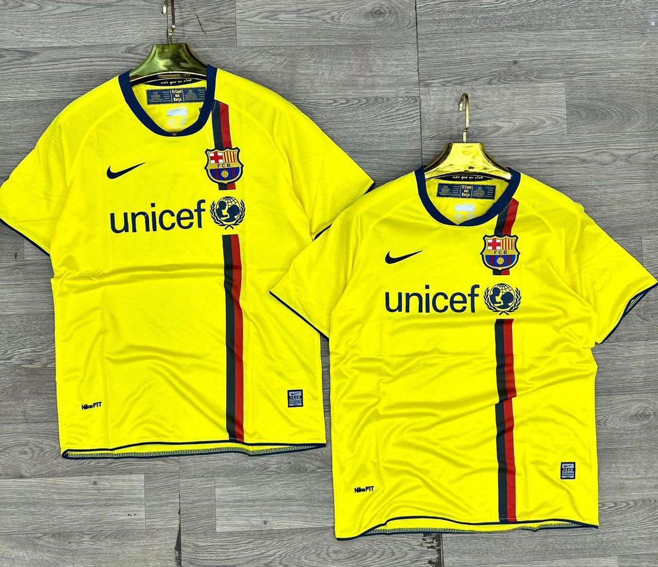 RARE!! UNIQUE!! CLASSIC!! Original Good Quality Authentic 2008/2009 Barcelona Away La Liga Football Shirt/Jersey.