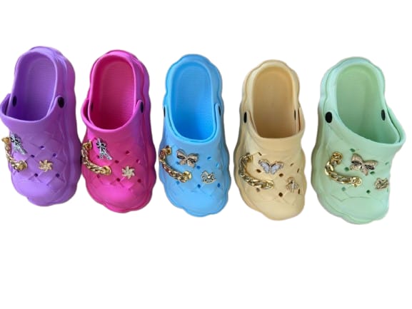 Trending Fashion Clog Shoe Beach Shower Pool Shoes.