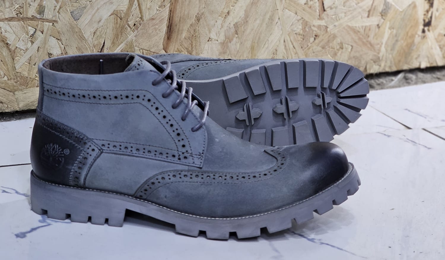 GOOD QUALITY DURABLE FASHIONABLE PREMIUM LEATHER TIMBERLAND BOOTS FOR MEN.