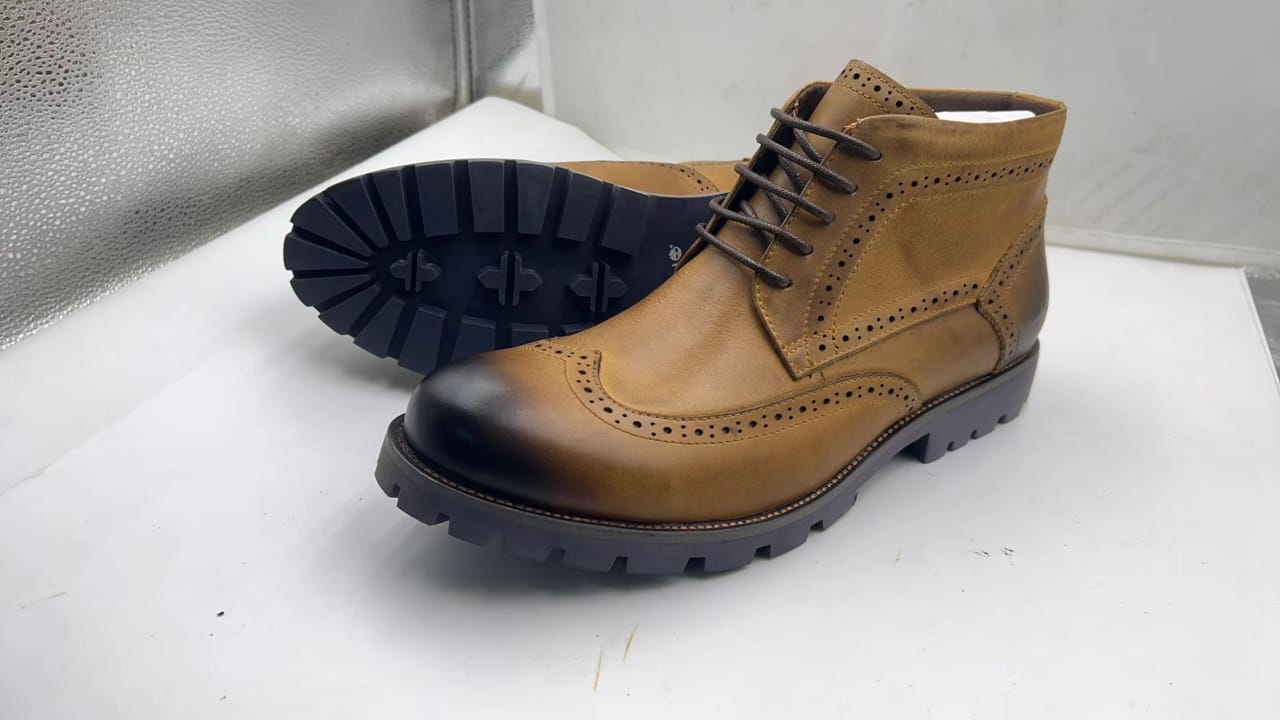 GOOD QUALITY DURABLE FASHIONABLE PREMIUM LEATHER TIMBERLAND BOOTS FOR MEN.