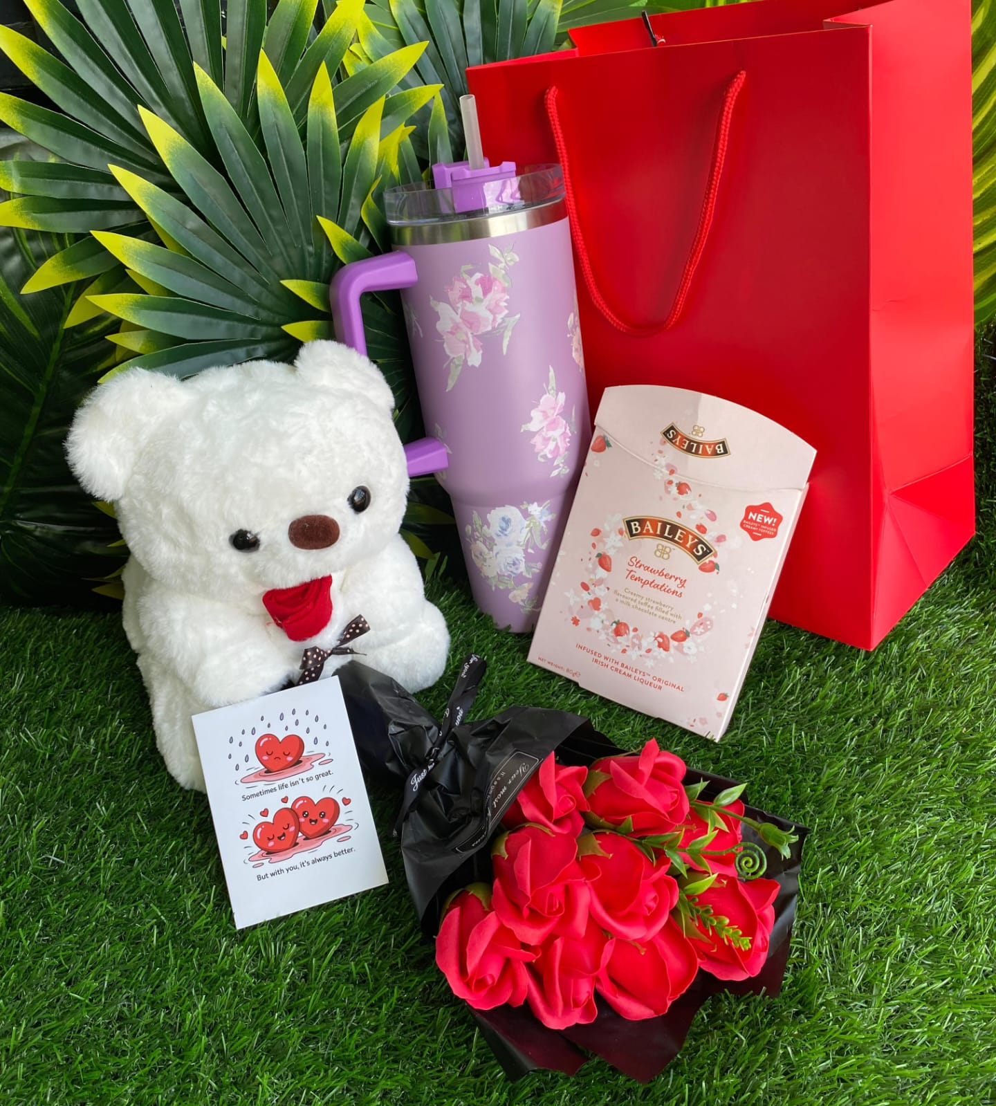 ❤️‍🔥❣️ FANCY VALENTINES LADIES GIFT SET ❤️‍🔥❣️it includes : Alcoholic chocolate 🍫 (Whisky and Baileys),🌹1 litre Stanley cup with straw ,🌹25cm Teddy bear ,🌹Preserved roses ,🌹Giftbag 🌹Gift card