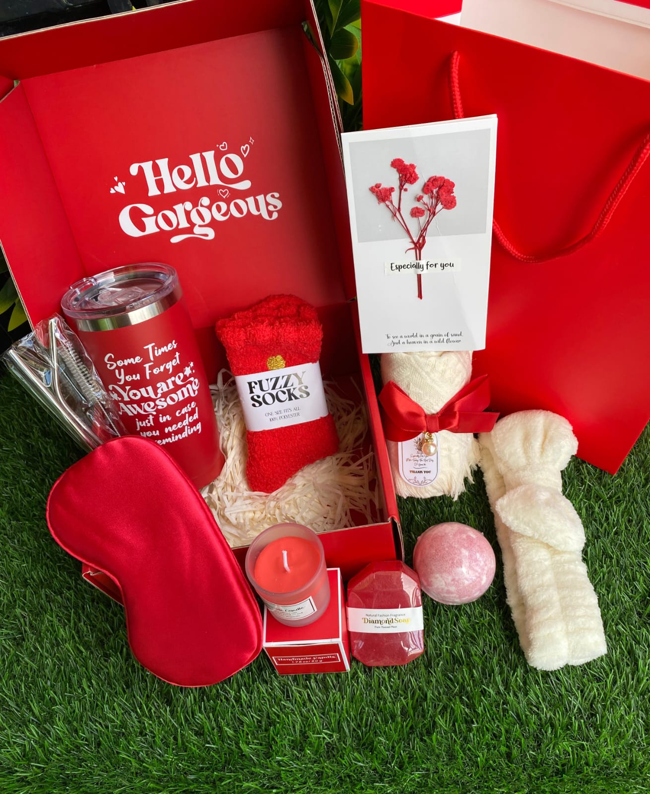 ❤️❣️ VALENTINES GIFT SET ❣️❤️ 🌹20oz Insulated mug,🌹2 straws and cleaning brush ,🌹Gift towel,🌹Silk eye mask,🌹Fussy socks ,🌹Scented candles ,🌹100g bath bomb,🌹Diamond soap,🌹Headband and Gift ba