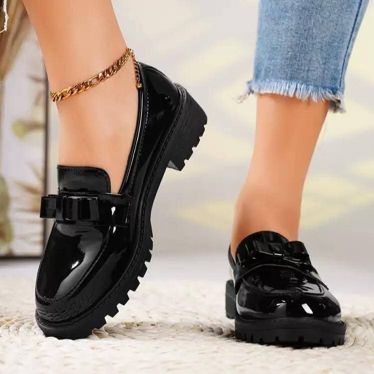 Trendy Glossy Black Chunky Loafers for Women – Elegant Patent Leather Slip-On Shoes with Bow Detail, Non-Slip Sole & All-Day Comfort for Office, Casual, and Party Wear