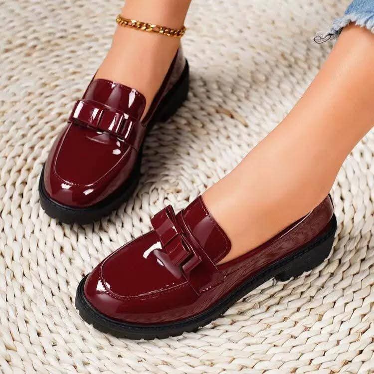 Trendy Glossy Black Chunky Loafers for Women – Elegant Patent Leather Slip-On – Elegant Patent Leather Slip-On Shoes with Bow Detail, Non-Slip Sole & All-Day Comfort for Office, Casual, and Party Wear