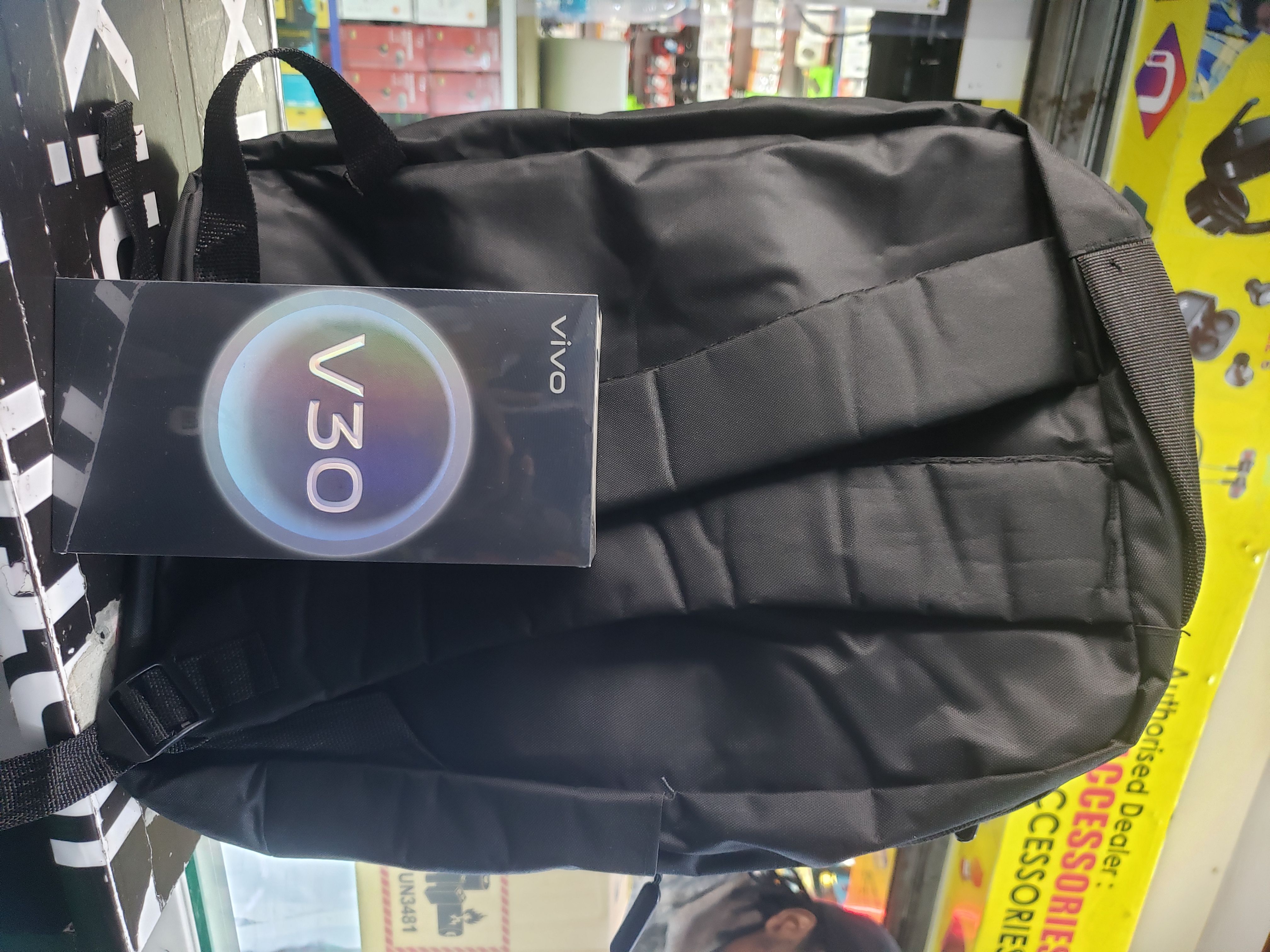 [NEW SALE] VIVO V30, 256GB ROM+12GB RAM,6.78" CURVED  AMOLED SCREEN SIZE, ANDROID 14 DUAL SIM, 5000MAH BATTERY TYPE, 50 MP REAR CAMERA, ANDROID-Smartphones [FREE LAPTOP BAG]