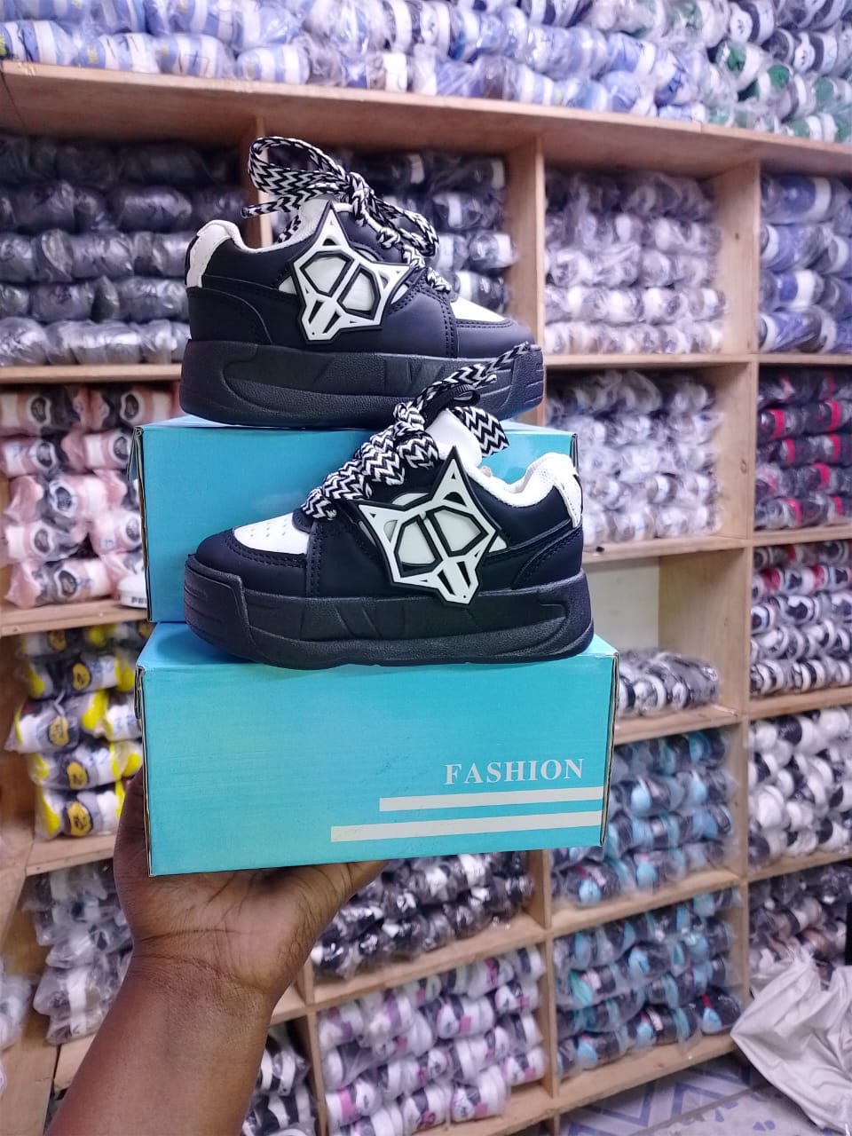 New Arrival KIDS NAKED WOLFE High Quality Comfortable Unisex Sneakers Girls and Boys Sports Shoes Sizes 25-36