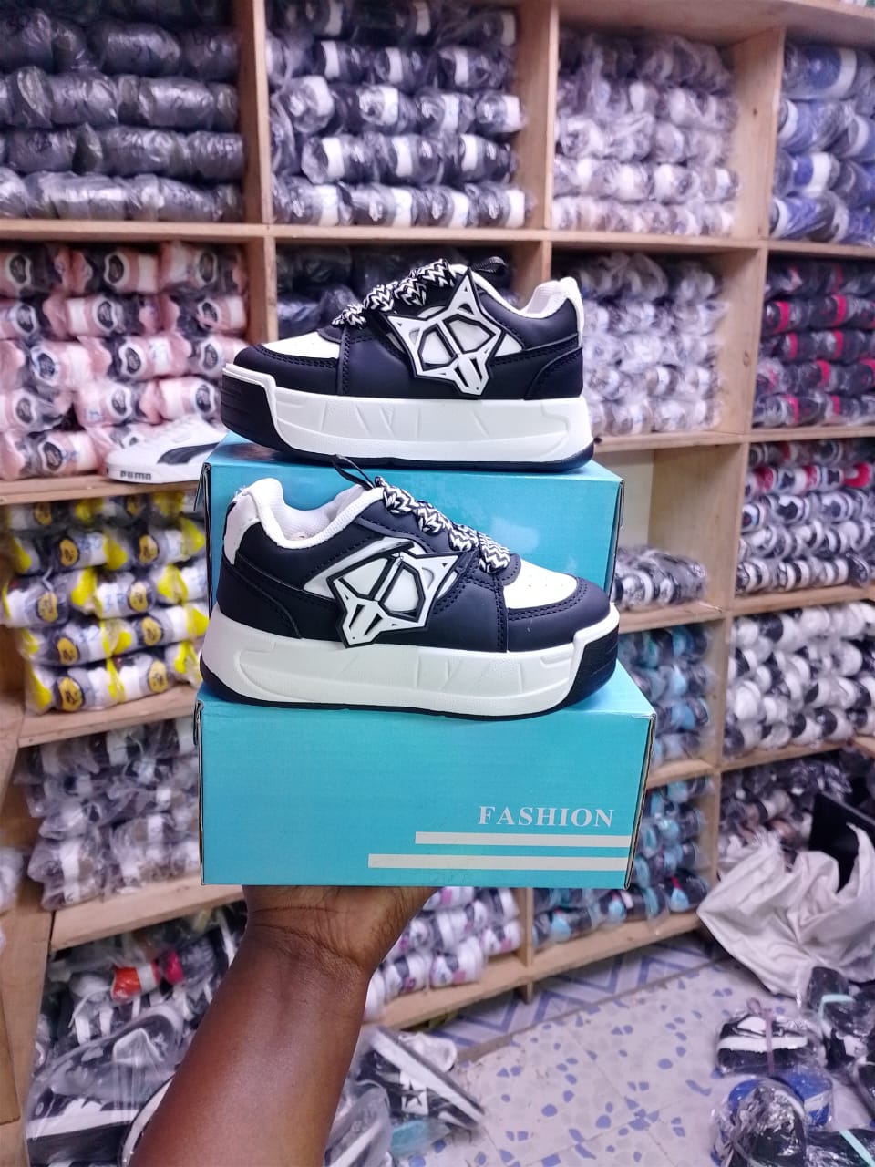 New Arrival KIDS NAKED WOLFE High Quality Comfortable Unisex Sneakers Girls and Boys Sports Shoes Sizes 25-36