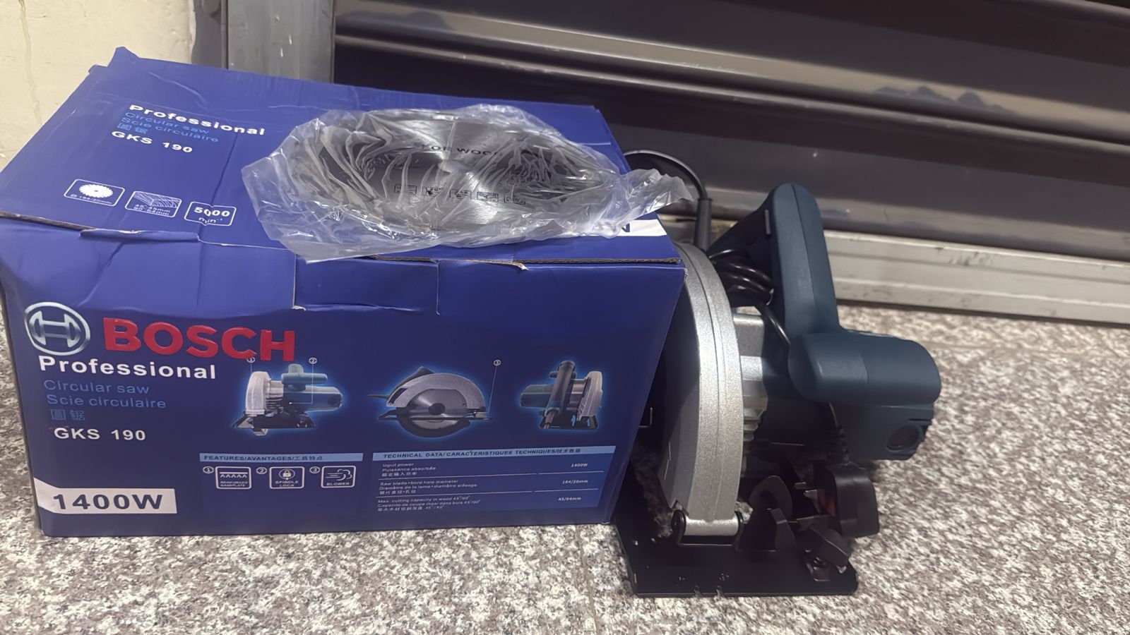 SAW. Bosch Electric Circular Saw machine 185mm 7" with blade for cutting wood sheets for home and professional use, Adjustable cutting depth, Adjustable bevel cutting.