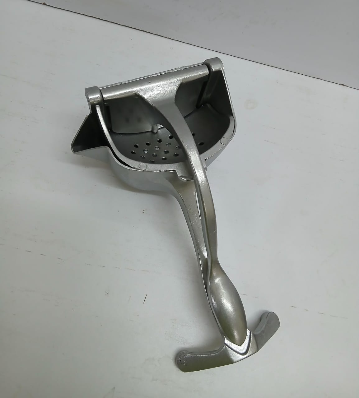 Heavy Duty Aluminum Kitchen Manual Juicer & Fruit Press with Handle – Durable, Efficient for Extracting Juice from Citrus, Lemons, Oranges, and Small Fruits