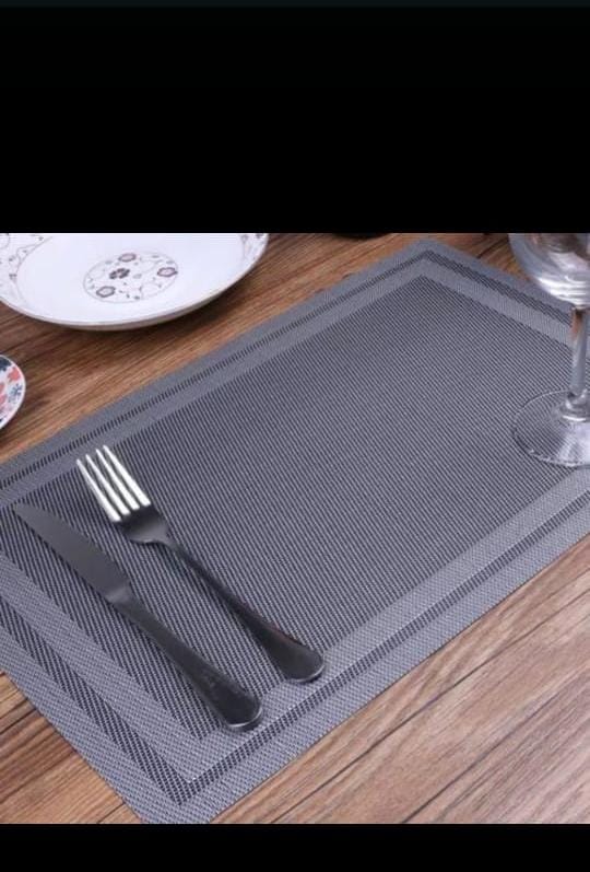 Set of 6pcs PVC Kitchen & Dining Table Mats with Decorative Lines – Durable, Easy-Clean Placemats for Practical Style and Effective Table Surface Protection
