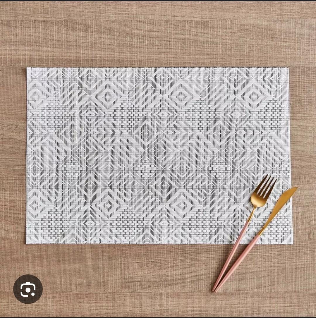 Set of 6pcs PVC Kitchen & Dining Table Mats with Decorative Lines – Durable, Easy-Clean Placemats for Practical Style and Effective Table Surface Protection