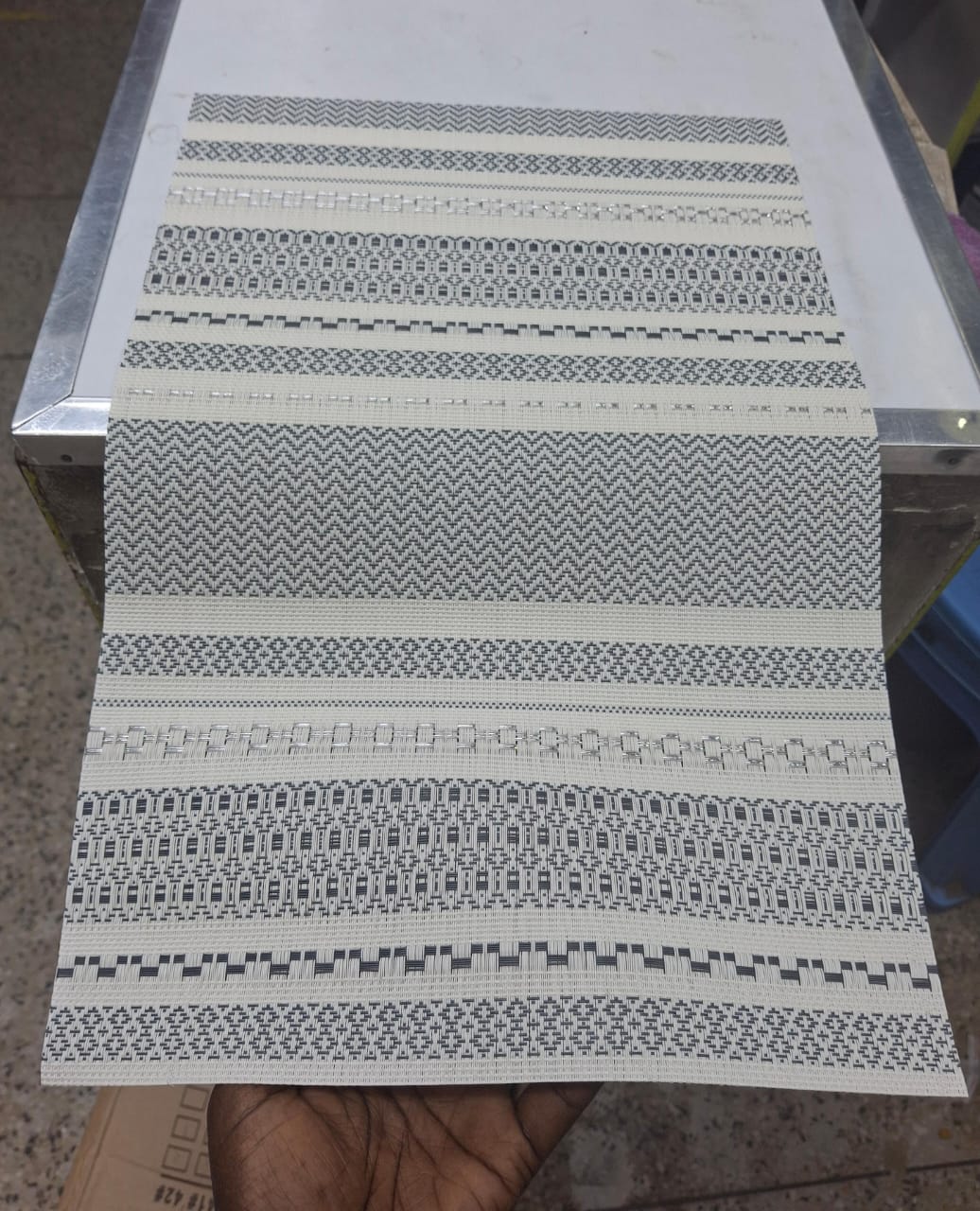 Set of 6pcs PVC Kitchen & Dining Table Mats with Decorative Lines – Durable, Easy-Clean Placemats for Practical Style and Effective Table Surface Protection