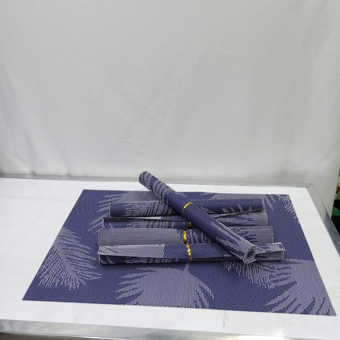 Set of 6pcs PVC Kitchen & Dining Table Mats with Decorative Lines – Durable, Easy-Clean Placemats for Practical Style and Effective Table Surface Protection