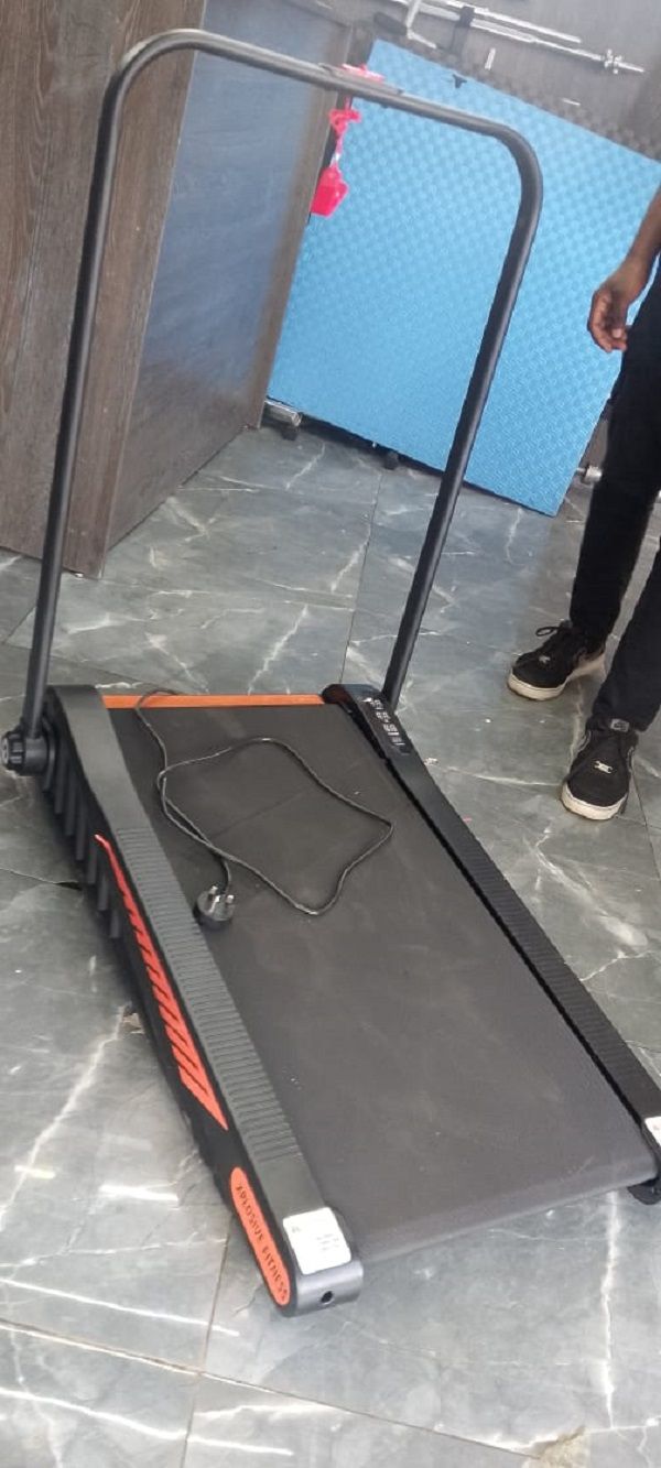 Folding Walking Treadmill Walkpad Under Desk Electric Treadmill Adjustable Speed with LCD Screen Calorie Counter Walking Jogging for Home and Office                                                   .