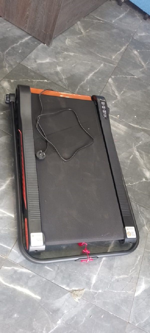 Folding Walking Treadmill Walkpad Under Desk Electric Treadmill Adjustable Speed with LCD Screen Calorie Counter Walking Jogging for Home and Office                                                   .