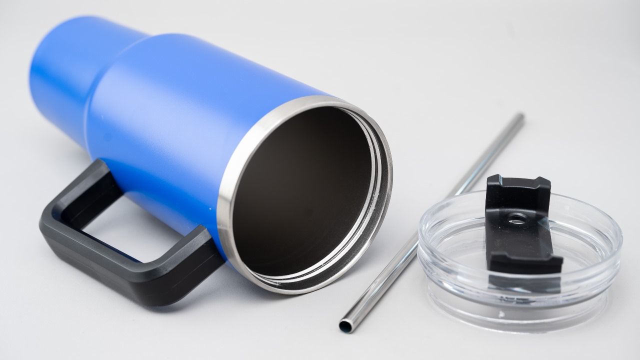 New Stanley Cup Mug/Flask With Car Cup Holder Belly - Insulated Travel Tumbler                                                                                                                         .