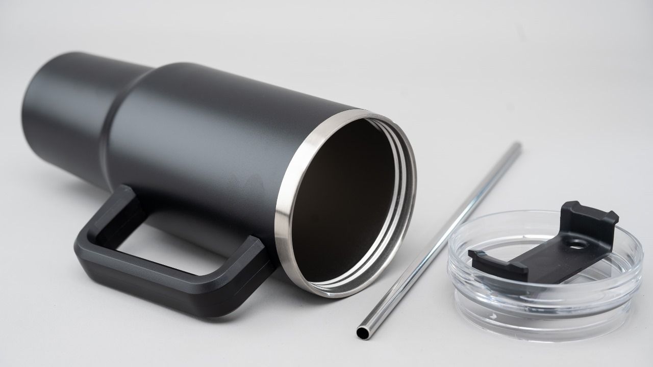 New Stanley Cup Mug/Flask With Car Cup Holder Belly - Insulated Travel Tumbler                                                                                                                         .
