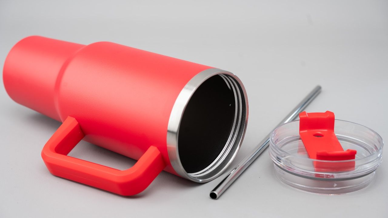 New Stanley Cup Mug/Flask With Car Cup Holder Belly - Insulated Travel Tumbler                                                                                                                         .