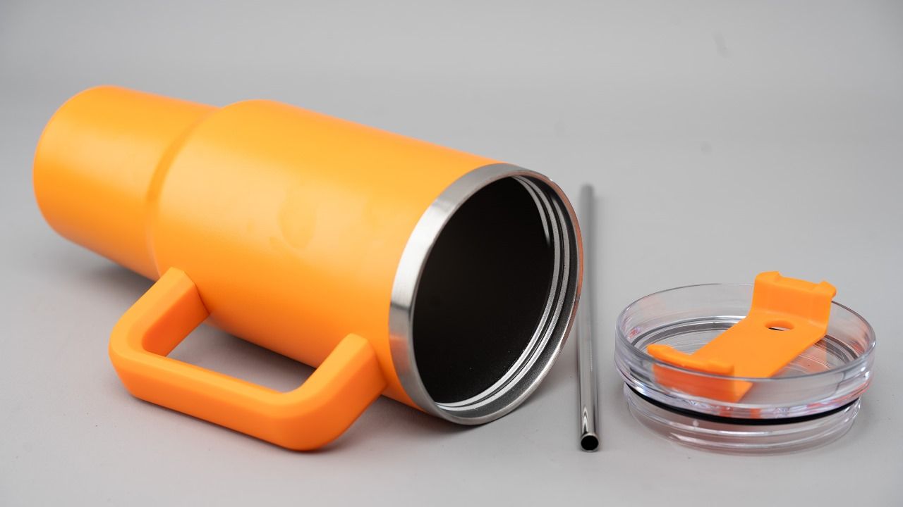 New Stanley Cup Mug/Flask With Car Cup Holder Belly - Insulated Travel Tumbler                                                                                                                         .
