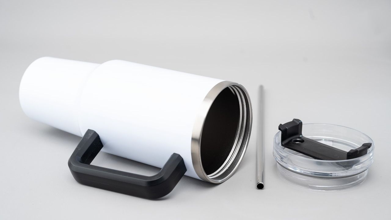 New Stanley Cup Mug/Flask With Car Cup Holder Belly - Insulated Travel Tumbler                                                                                                                         .