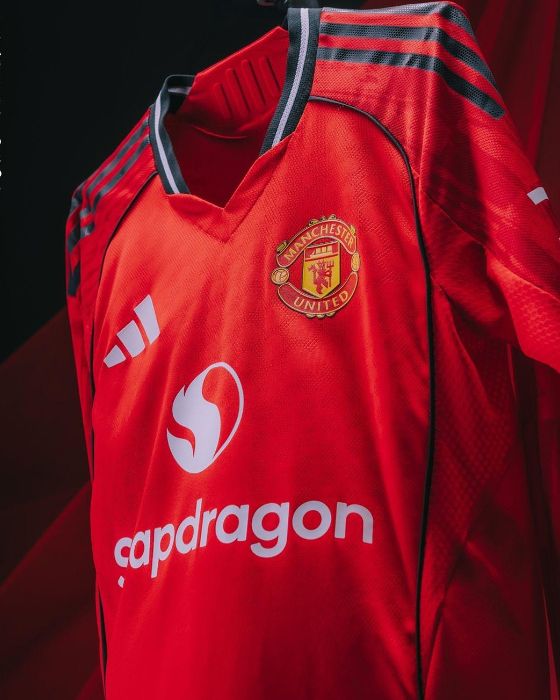 New Manchester United Home Kit Player Version Jersey 2025/26 Football Soccer Season Shirt             .