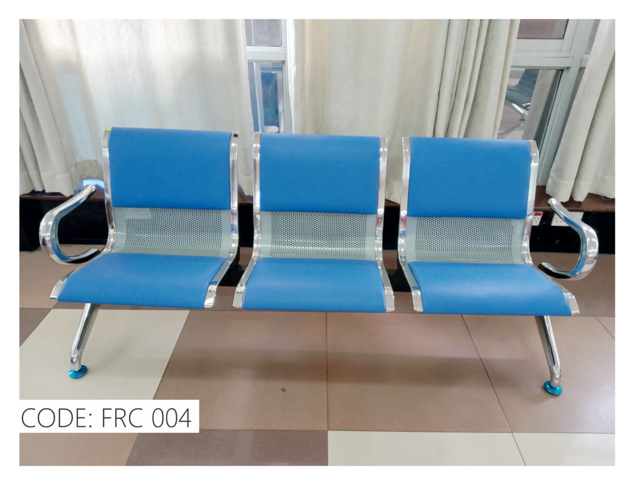 CLEARANCE OFFER 3-link Padded waiting bench