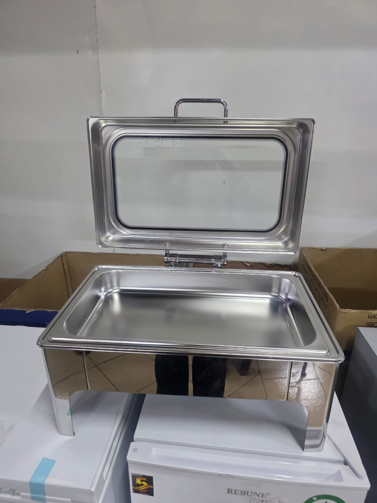 inn chaffing dishes single 11 ltrs Keep Food Warm in Style! Serve your dishes hot and fresh with this durable 11-liter chafing dish, perfect for parties, events, or buffets. 🔹 Large Capacity: 11 l