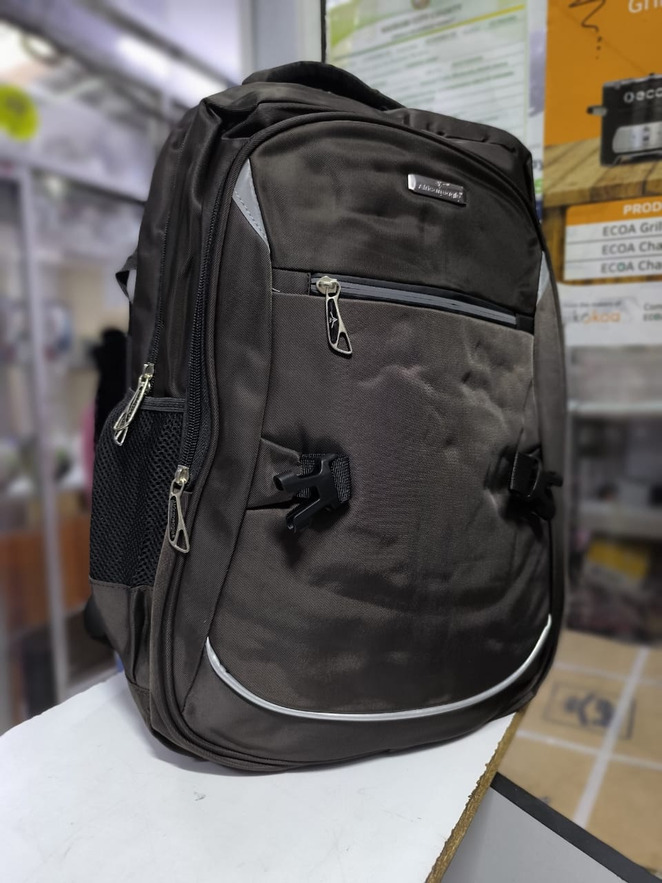 *New in* ‼️‼️ *quality large capacity backpack* .
Size : *42cm by 28cm*.
 
 *Perfect for grade 6-8/highschool students* .

 *Fit's a laptop perfectly*
 
 *Price* : *1100* 

  *Colors as posted